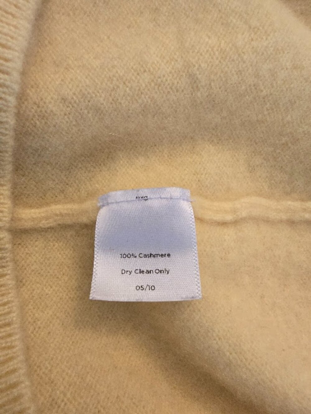 PURE CASHMERE TALBOTS SWEATER YELLOW PETITE MEDIUM VNECK PULLOVER SOFT LUXURY - Picture 6 of 7